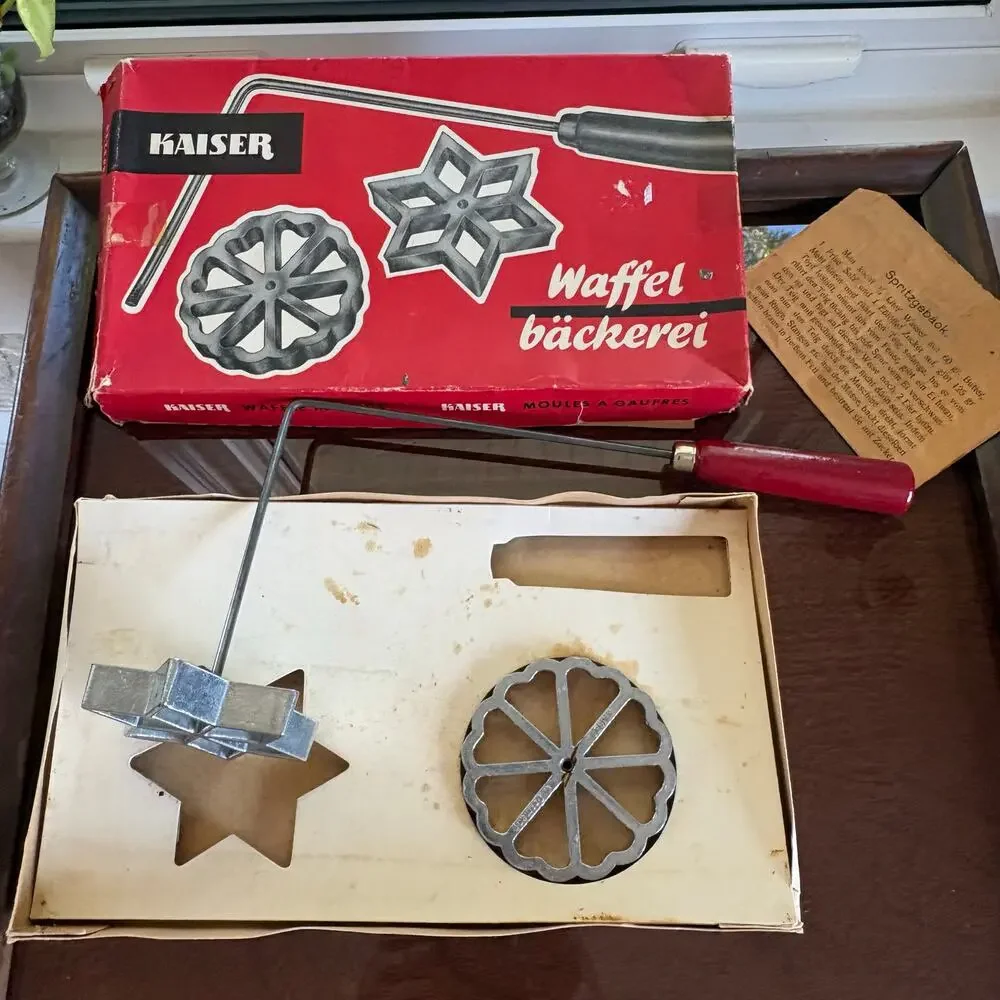 Vintage Kaiser German Waffle Rosette Mold Set in Original Box